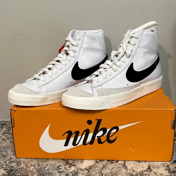 Nike Shoes - Nike Blazer Mid 77 size 9.5W/8.0M
